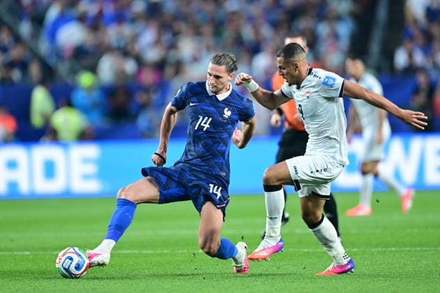 France v Iraq - FIFA World Cup, WM, Weltmeisterschaft, Fussball 2026 - Group I PHILADELPHIA, UNITED STATES - JUNE 22: Rabiot of France in action against Ali al-Hamadi of Iraq during the second half after a weather delay during the 2026 FIFA World Cup First Stage Group I match between France and Iraq at Lincoln Financial Field (Philadelphia Stadium) in Philadelphia, Pennsylvania, United States on June 22, 2026. Abdulhamid Hosbas Anadolu Pennsylvania United States. Editorial use only. Please get in touch for any other usage.  Copyright: x2026xAnadoluxAbdulhamidxHosbasx