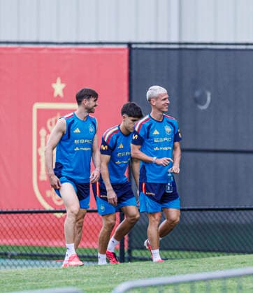 Spain national team, Nationalteam World Cup 22 06 2026 Fabian Ruiz of Spain (L) Pau Cubarsi of Spain (C) and Daniel Olmo of Spain (R) during the Spanish national team s training session at their World Cup base camp at the Baylor School in Chattanooga, United States of America on June 22, 2026. Photo (PGS Photo Agency) Chattanooga Copyright: xPGSxPhotoxAgencyx