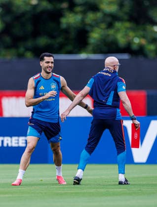 Spain national team, Nationalteam World Cup 22 06 2026 Mikel Merino of Spain (L) and Luis de la Fuente head coach of Spain (R) during the Spanish national team s training session at their World Cup base camp at the Baylor School in Chattanooga, United States of America on June 22, 2026. Photo (PGS Photo Agency) Chattanooga Copyright: xPGSxPhotoxAgencyx