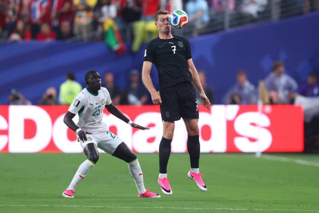 New Jersey, USA, 22nd June 2026. Alexander Sorloth of Norway controls the ball ahead of El Hadji Malick Diouf of Senegal during the Norway vs Senegal FIFA World Cup, WM, Weltmeisterschaft, Fussball match at Metlife Stadium, New Jersey. Picture credit should read: Paul Terry Sportimage EDITORIAL USE ONLY. No use with unauthorised audio, video, data, fixture lists, club league logos or live services. Online in-match use limited to 120 images, no video emulation. No use in betting, games or single club league player publications. SPI_012_PT_Norway_Senegal SPI-4838-0012