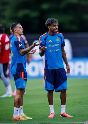Spain national team, Nationalteam World Cup 22 06 2026 Pedro Porro of Spain (L) and Lamine Yamal of Spain (R) during the Spanish national team s training session at their World Cup base camp at the Baylor School in Chattanooga, United States of America on June 22, 2026. Photo (PGS Photo Agency) Chattanooga Copyright: xPGSxPhotoxAgencyx