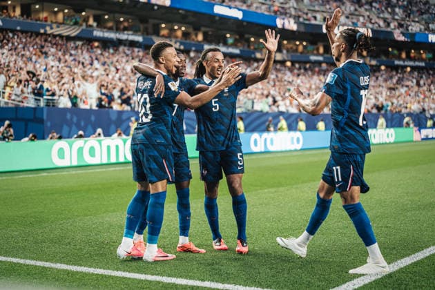 Fußball Herren FIFA Fußball-Weltmeisterschaft 2026 Gruppe I Frankreich vs. Irak 22.06.2026 Torjubel v.l. Kylian Mbappe ( 10, Frankreich), Torschütze Ousmane Dembele ( 7, Frankreich), Jules Kounde ( 5, Frankreich) und Michael Olise ( 11, Frankreich) Philadelphia Philadelphia Stadion Pennsylvania United States of America *** Mens Soccer 2026 FIFA World Cup Group I France vs. Iraq June 22, 2026 Goal celebration (from left)