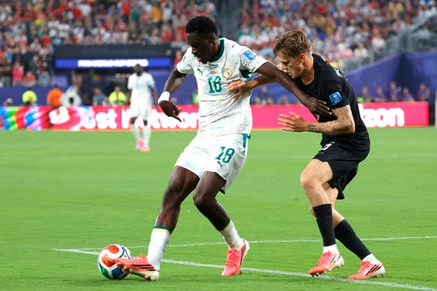 David Moller Wolfe (R) of Norway in action against Ismaila Sarr (L) of Senegal during the FIFA World Cup, WM, Weltmeisterschaft, Fussball 2026 group stage match Norway and Senegal at MetLife stadium in New Jersey, United States, 22 June 2026. FIFA WORLD CUP 2026 - Group I - Norway vs Senegal !ACHTUNG: NUR REDAKTIONELLE NUTZUNG!  Copyright: xSebastiaoxMoreriax GR2079 20260623-55020678775_1