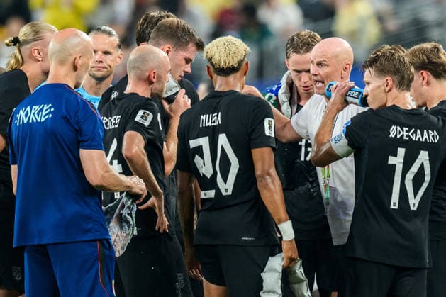 260622 Head coach Stale Solbakken of Norway during a hydration break during the FIFA World Cup, WM, Weltmeisterschaft, Fussball 2026 group stage football match between Norway and Senegal on June 22, 2026 in New Jersey. Photo: Vegard Grott BILDBYRAN kod VG VG0963 bbeng fotboll football soccer fotball vm fotbolls-vm fotball-vm fotbolls-vm 2026 fifa world cup 2026 new york norge norway senegal *** June 22, 2026  Copyright: VEGARDxGRoTT BB260622VG047