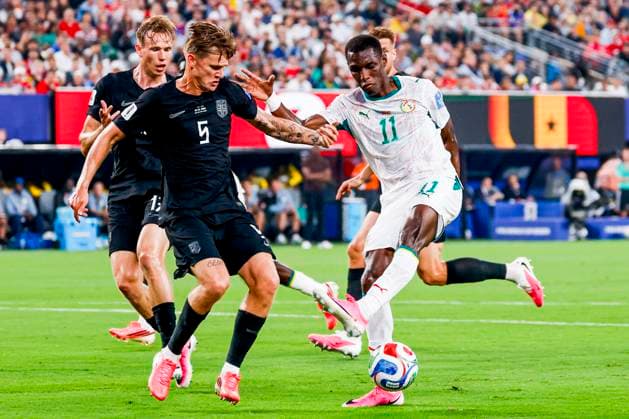 Nicolas Jackson of Senegal and David Moller Wolfe of Norway battle for the ball Norway v Senegal, Group I - FIFA World Cup, WM, Weltmeisterschaft, Fussball 2026, Norway v Senegal, New York New Jersey Stadium, June 22, 2026, East Rutherford, United States.