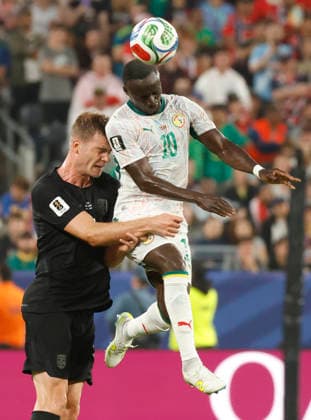 Senegal s Sadio Mane (10) goes up for the ball against Norway s Alexander Sorloth in the first half of a FIFA World Cup, WM, Weltmeisterschaft, Fussball match at New York New Jersey Stadium in East Rutherford, New Jersey, on Monday, June 22, 2026.  NYP20260622916 JOHNxANGELILLO