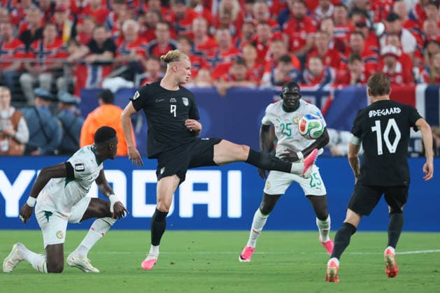 Norway v Senegal: Group I - FIFA World Cup, WM, Weltmeisterschaft, Fussball 2026 Erling Haaland of Norway and El Hadji Malick Diouf of Senegal challenge during the FIFA World Cup 2026 Group I match between Norway and Senegal at New York New Jersey Stadium on June 22, 2026 in East Rutherford, United States. East Rutherford New York New Jersey Stadium NJ United States Copyright: xAllstarxPicturexLibraryxLtdx