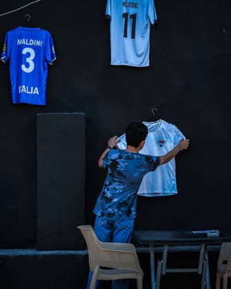 June 22, 2026, Khalifan, Kurdistan Region, Iraq: Khalifan, Erbil - June 22, 2026: In Khalifan, Erbil, preparations are complete at an outdoor cafe for the live screening of the FIFA World Cup, WM, Weltmeisterschaft, Fussball 2026 match between Argentina and Austria. The cafe owner has decorated the walls with the national jerseys of both teams, as fans gather with great enthusiasm for the start of the match. Khalifan Iraq - ZUMAr205 20260622_zip_r205_017 Copyright: xSaburxRashidx