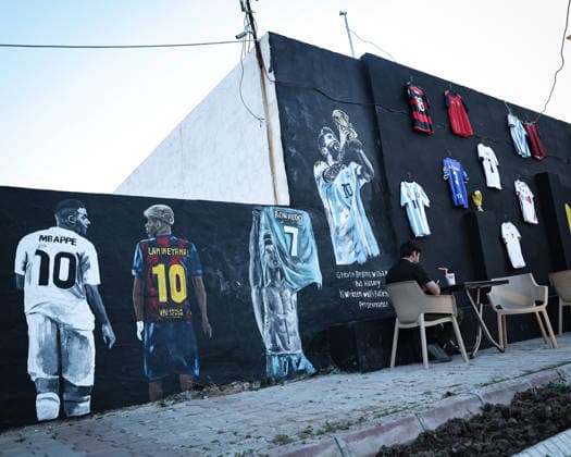 June 22, 2026, Khalifan, Kurdistan Region, Iraq: Khalifan, Erbil - June 22, 2026: In Khalifan, Erbil, preparations are complete at an outdoor cafe for the live screening of the FIFA World Cup, WM, Weltmeisterschaft, Fussball 2026 match between Argentina and Austria. The cafe owner has decorated the walls with the national jerseys of both teams, as fans gather with great enthusiasm for the start of the match. Khalifan Iraq - ZUMAr205 20260622_zip_r205_018 Copyright: xSaburxRashidx