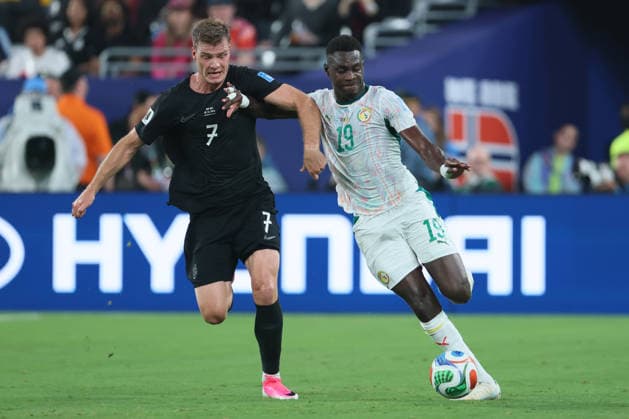 Norway v Senegal: Group I - FIFA World Cup, WM, Weltmeisterschaft, Fussball 2026 Alexander Sorloth of Norway and Moussa Niakhate of Senegal challenge during the FIFA World Cup 2026 Group I match between Norway and Senegal at New York New Jersey Stadium on June 22, 2026 in East Rutherford, United States. East Rutherford New York New Jersey Stadium NJ United States Copyright: xAllstarxPicturexLibraryxLtdx