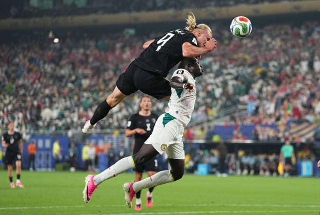 Erling Haaland (Norway) heads during Norway and Senegal, Group I FIFA World Cup, WM, Weltmeisterschaft, Fussball 2026, Met Life Stadium, New jersey, USA on June 22, 2026. Thor Wegner DeFodi Images. (Photo by DeFodi Images) - *** Erling Haaland of Norway heads the ball during the match between Norway and Senegal in Group I of the 2026 FIFA World Cup at MetLife Stadium in New Jersey, USA, on June 22, 2026. Photo by DeFodi Images, Thor Wegner,detected_source_language