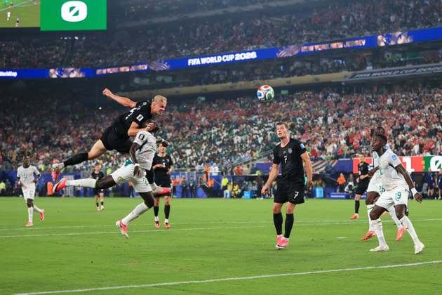 Football - FIFA World Cup, WM, Weltmeisterschaft, Fussball - Group I - Norway v Senegal 22nd June 2026 - FIFA World Cup - Group I - Norway v Senegal - Erling Haaland of Norway leaps to head the ball - Photo: Simon Stacpoole Offside. New Jersey USA *** Fußball – FIFA-Weltmeisterschaft, Gruppe I  Copyright: xSimonxStacpoolexOffside