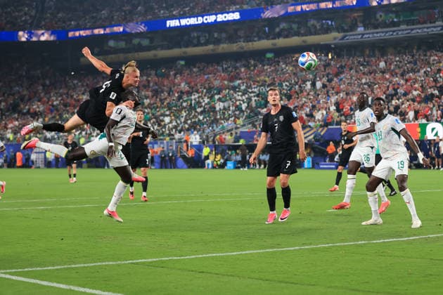 Football - FIFA World Cup, WM, Weltmeisterschaft, Fussball - Group I - Norway v Senegal 22nd June 2026 - FIFA World Cup - Group I - Norway v Senegal - Erling Haaland of Norway leaps to head the ball - Photo: Simon Stacpoole Offside. New Jersey USA *** Fußball – FIFA-Weltmeisterschaft, Gruppe I  Copyright: xSimonxStacpoolexOffside