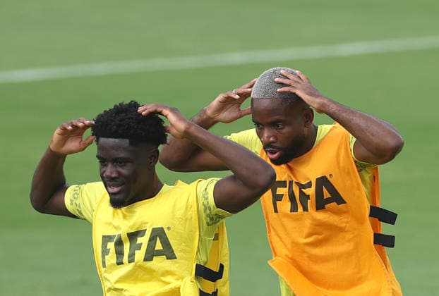 (260623) -- HOUSTON, June 23, 2026 -- Cedric Bakambu (R) of the Democratic Republic of the Congo (DRC) attends a training session at the FIFA World Cup, WM, Weltmeisterschaft, Fussball 2026 in Houston, the United States, on June 22, 2026. ) (SP)U.S.-HOUSTON-FOOTBALL-FIFA WORLD CUP-TRAINING-DR CONGO LixMing 