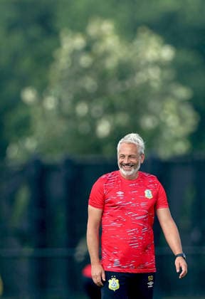 (260623) -- HOUSTON, June 23, 2026 -- Sebastien Desabre, head coach of the Democratic Republic of the Congo (DRC), attends a training session at the FIFA World Cup, WM, Weltmeisterschaft, Fussball 2026 in Houston, the United States, on June 22, 2026. ) (SP)U.S.-HOUSTON-FOOTBALL-FIFA WORLD CUP-TRAINING-DR CONGO LixMing 