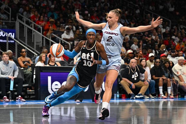 ATLANTA, GA - JUNE 22: Atlanta guard Rhyne Howard (10) drives to the basket during the WNBA, Basketball Damen, USA game between the Toronto Tempo and the Atlanta Dream on June 22nd, 2026 at State Farm Arena in Atlanta, GA. (Photo by Rich von Biberstein Icon Sportswire) WNBA: JUN 22 Toronto Tempo at Atlanta Dream EDITORIAL USE ONLY Icon260622002