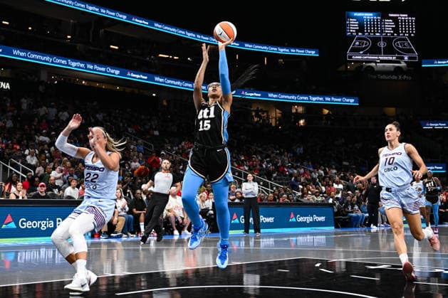 ATLANTA, GA - JUNE 22: Atlanta guard Allisha Gray (15) drives to the basket during the WNBA, Basketball Damen, USA game between the Toronto Tempo and the Atlanta Dream on June 22nd, 2026 at State Farm Arena in Atlanta, GA. (Photo by Rich von Biberstein Icon Sportswire) WNBA: JUN 22 Toronto Tempo at Atlanta Dream EDITORIAL USE ONLY Icon260622005