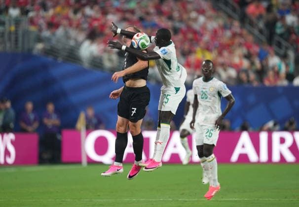 El Hadji Malick Diouf (Senegal) and Alexander Soerloth (Norway) battle for the ball during Norway and Senegal, Group I FIFA World Cup, WM, Weltmeisterschaft, Fussball 2026, Met Life Stadium, New jersey, USA on June 22, 2026. Thor Wegner DeFodi Images. (Photo by DeFodi Images) - *** El Hadji Malick Diouf of Senegal and Alexander Soerloth of Norway battle for the ball during the match between Norway and Senegal in Group I of the 2026 FIFA World Cup at MetLife Stadium in New Jersey, USA, on June 22, 2026. Photo by DeFodi Images, Thor Wegner,detected_source_language