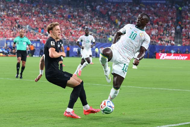 New Jersey, USA, 22nd June 2026. Marcus Holmgren Pedersen of Norway and Sadio Mane of Senegal challenge for the ball during the Norway vs Senegal FIFA World Cup, WM, Weltmeisterschaft, Fussball match at Metlife Stadium, New Jersey. Picture credit should read: Paul Terry Sportimage EDITORIAL USE ONLY. No use with unauthorised audio, video, data, fixture lists, club league logos or live services. Online in-match use limited to 120 images, no video emulation. No use in betting, games or single club league player publications. SPI_025_PT_Norway_Senegal SPI-4838-0025