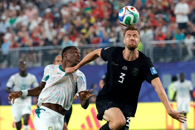 Kristoffer Ajer (R) of Norway in action against Nicolas Jackson (L) of Senegal during the FIFA World Cup, WM, Weltmeisterschaft, Fussball 2026 group stage match Norway and Senegal at MetLife stadium in New Jersey, United States, 22 June 2026. FIFA WORLD CUP 2026 - Group I - Norway vs Senegal !ACHTUNG: NUR REDAKTIONELLE NUTZUNG!  Copyright: xSebastiaoxMoreriax GR2101 20260623-55020678907_1