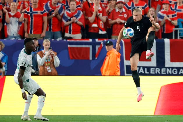 Erling Haaland (R) of Norway controls the ball during the FIFA World Cup, WM, Weltmeisterschaft, Fussball 2026 group stage match Norway and Senegal at MetLife stadium in New Jersey, United States, 22 June 2026. FIFA WORLD CUP 2026 - Group I - Norway vs Senegal !ACHTUNG: NUR REDAKTIONELLE NUTZUNG!  Copyright: xSebastiaoxMoreriax GR2110 20260623-55020678916_1