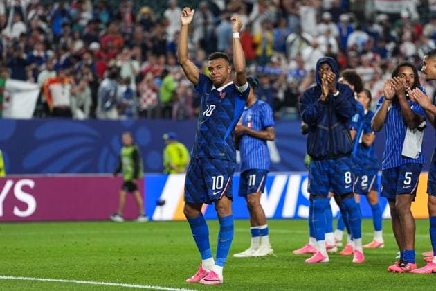 Kylian MbappÃ of France claps the France fans France v Iraq, 2026 FIFA World Cup, WM, Weltmeisterschaft, Fussball Group I, Football, Philadelphia Stadium, Philadelphia, Pennsylvania, USA - 22 Jun 2026Philadelphia Philadelphia Stadium Pennsylvania (PA) United States of America  Copyright: xIsmaelxAdnan Shutterstockx 16950632dm