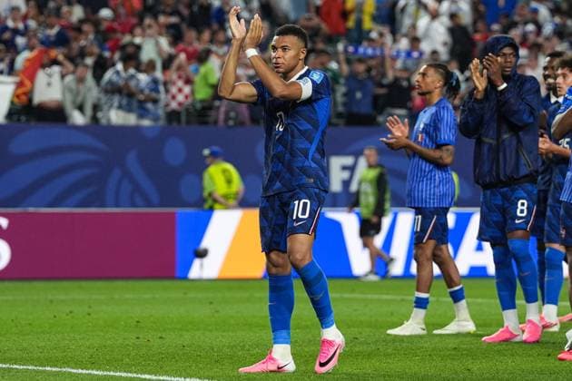 Kylian MbappÃ of France claps the France fans France v Iraq, 2026 FIFA World Cup, WM, Weltmeisterschaft, Fussball Group I, Football, Philadelphia Stadium, Philadelphia, Pennsylvania, USA - 22 Jun 2026Philadelphia Philadelphia Stadium Pennsylvania (PA) United States of America  Copyright: xIsmaelxAdnan Shutterstockx 16950632do