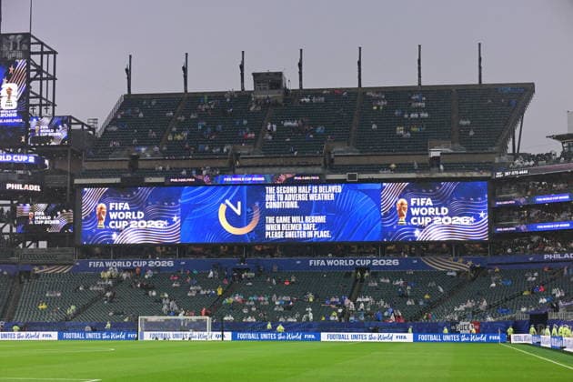 France v Iraq - FIFA World Cup, WM, Weltmeisterschaft, Fussball 2026 - Group I PHILADELPHIA, UNITED STATES - JUNE 22: A view of a weather delay warning during the FIFA World Cup 2026 Group I match between France and Iraq at Philadelphia Stadium on June 22, 2026 in Philadelphia, Pennsylvania. Abdulhamid Hosbas Anadolu Philadelphia United States. Editorial use only. Please get in touch for any other usage.  Copyright: x2026xAnadoluxAbdulhamidxHosbasx