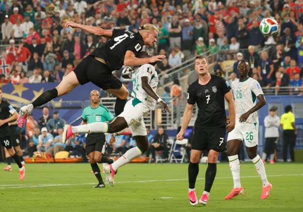 Norway s Erling Haaland takes a shot on goal against Senegal in the first half of a FIFA World Cup, WM, Weltmeisterschaft, Fussball match at New York New Jersey Stadium in East Rutherford, New Jersey, on Monday, June 22, 2026.  NYP20260622923 JOHNxANGELILLO