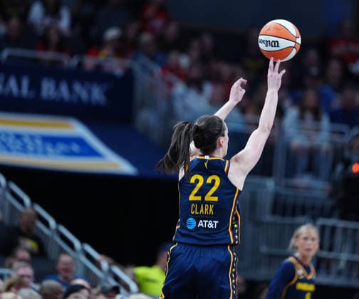 INDIANAPOLIS, IN - JUNE 22: Indiana Fever guard Caitlin Clark (22) makes a 3 point shot against the Phoenix Mercury on June 22, 2026, at Gainbridge Fieldhouse in Indianapolis, Indiana. (Photo by Brian Spurlock Icon Sportswire) WNBA, Basketball Damen, USA JUN 22 Phoenix Mercury at Indiana Fever EDITORIAL USE ONLY Icon26062223