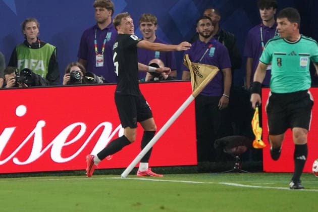 Fussball , Weltmeisterschaft 2026, FIFA WM 2026, Fussball World Cup , Canada USA, Mexico-2026, , Norwegen vs Senegal Gruppenphase, Gruppen I , 22.06.2026, Metlife Stadion, New York marcus holmgren pedersen Norwegen, jubelt Aktion Einzelbid, Foto copyright Chai von der Laage FIFA regulations prohibit any use of photographs as image sequences and or quasi-video. EDITORIAL USE ONLY, *** Soccer, 2026 World Cup, FIFA World Cup 2026, Soccer World Cup, Canada, USA, Mexico 2026, , Norway vs. Senegal Group Stage, Group I, June 22, 2026, MetLife Stadium, New York, Marcus Holmgren Pedersen (Norway) celebrating, single shot, photo copyright Chai von der Laage. FIFA regulations prohibit any use of photographs as image sequences and or quasi-video. EDITORIAL USE ONLY,,detected_source_language