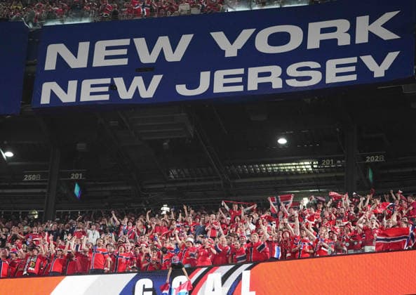 Norway fans (Norway) celebrate during Norway and Senegal, Group I FIFA World Cup, WM, Weltmeisterschaft, Fussball 2026, Met Life Stadium, New jersey, USA on June 22, 2026. Thor Wegner DeFodi Images. (Photo by DeFodi Images) - *** Norwegian fans celebrate during the Norway vs. Senegal match in Group I of the 2026 FIFA World Cup at MetLife Stadium in New Jersey, USA, on June 22, 2026. Photo by Thor Wegner, DeFodi Images,detected_source_language