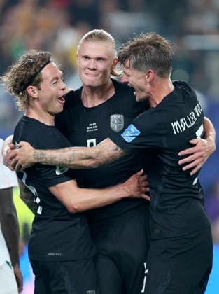 Norway v Senegal: Group I - FIFA World Cup, WM, Weltmeisterschaft, Fussball 2026 Patrick Berg, Erling Haaland and David Moller Wolfe of Norway celebrate 3rd goal during the FIFA World Cup 2026 Group I match between Norway and Senegal at New York New Jersey Stadium on June 22, 2026 in East Rutherford, United States. East Rutherford New York New Jersey Stadium NJ United States Copyright: xAllstarxPicturexLibraryxLtdx