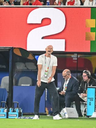 Trainer Stale Solbakken (Norway) gestures during the FIFA World Cup, WM, Weltmeisterschaft, Fussball 2026 Group I match between Norway and Senegal at New York New Jersey Stadium on June 22, 2026 in East Rutherford, United States. (Photo by Harry Langer DeFodi Images) - *** Norway coach Stale Solbakken gestures during the 2026 FIFA World Cup Group I match between Norway and Senegal at New York New Jersey Stadium on June 22, 2026, in East Rutherford, United States. Photo by Harry Langer, DeFodi Images,detected_source_language