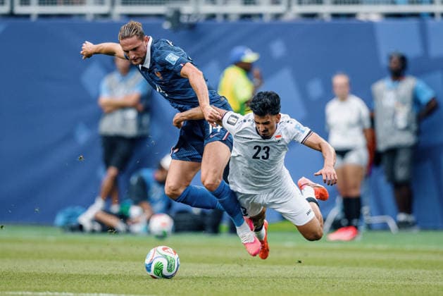France vs. Iraq FILADÃ LFIA, PN - 22.06.2026: FRANCE VS. IRAQ - Adrienda Rabiot of France challenges Iraqi Merchas Doski for the ball during the match between France and Iraq, valid for the second round of the group stage of the 2026 World Cup, held at Lincoln Financial Field in Philadelphia, United States. (Photo: Marcelo Machado de Melo Fotoarena) x2967947x  MarceloxMachadoxdexMelo