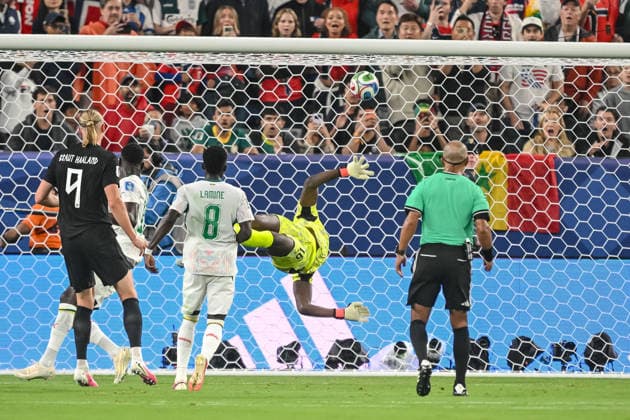 Erling Haaland (Norway) scores his team s third goal during the FIFA World Cup, WM, Weltmeisterschaft, Fussball 2026 Group I match between Norway and Senegal at New York New Jersey Stadium on June 22, 2026 in East Rutherford, United States. (Photo by Harry Langer DeFodi Images) - *** Erling Haaland of Norway scores his teams third goal during the 2026 FIFA World Cup Group I match between Norway and Senegal at New York-New Jersey Stadium on June 22, 2026, in East Rutherford, United States. Photo by Harry Langer, DeFodi Images,detected_source_language