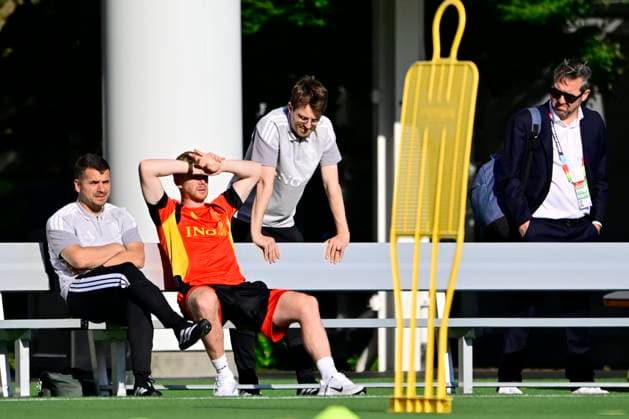 Belgian national football team - FIFA World Cup, WM, Weltmeisterschaft, Fussball 2026 - media activities 22 06 2026 RENTON, UNITED STATES OF AMERICA - JUNE 22 : De Bruyne Kevin forward of Belgium and Mannaert Vincent sports director of Royal Belgian Football Federation pictured during a training session of the Belgian national football team during the FIFA World Cup 2026 on June 22, 2026 in Renton, United States of America, 22 06 2026 Renton United States of America  Copyright: xJanxDexMeuleneirx
