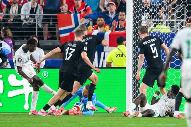 260622 goalkeeper orjan Nyland of Norway and Nicolas Jackson of Senegal during the FIFA World Cup, WM, Weltmeisterschaft, Fussball 2026 group stage football match between Norway and Senegal on June 22, 2026 in New Jersey. Photo: Jon Olav Nesvold BILDBYRAN COP 217 VG0963 bbeng fotboll football soccer fotball vm fotbolls-vm fotball-vm fotbolls-vm 2026 fifa world cup 2026 new york norge norway senegal *** June 22, 2026  Copyright: JONxOLAVxNESVOLD BB260622JE066