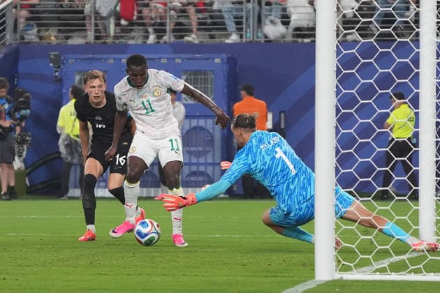 Große Chance Nicolas Jackson (Senegal, 11), doch Torwart Goalie Orjan Nyland (Norwegen, Norway, 1) haelt - New York 22.06.2026: Norwegen vs. Senegal, MetLife Stadium, World Cup 26 Gruppe I, 2. Spieltag *** A great chance for Nicolas Jackson of Senegal, 11, but goalkeeper Orjan Nyland of Norway, 1, makes the save. New York, June 22, 2026