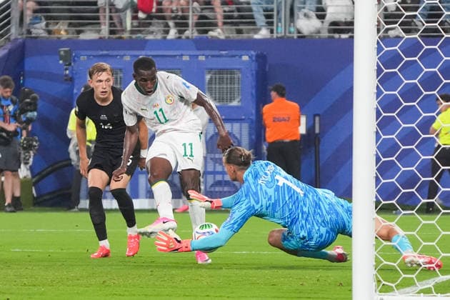 Große Chance Nicolas Jackson (Senegal, 11), doch Torwart Goalie Orjan Nyland (Norwegen, Norway, 1) haelt - New York 22.06.2026: Norwegen vs. Senegal, MetLife Stadium, World Cup 26 Gruppe I, 2. Spieltag *** A great chance for Nicolas Jackson of Senegal, 11, but goalkeeper Orjan Nyland of Norway, 1, makes the save. New York, June 22, 2026