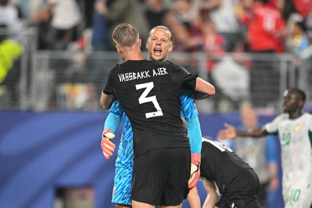 Kristoffer Ajer (Norway) and orjan Nyland (Norway) gesture during the FIFA World Cup, WM, Weltmeisterschaft, Fussball 2026 Group I match between Norway and Senegal at New York New Jersey Stadium on June 22, 2026 in East Rutherford, United States. (Photo by Harry Langer DeFodi Images) - *** Kristoffer Ajer of Norway and Orjan Nyland of Norway gesture during the 2026 FIFA World Cup Group I match between Norway and Senegal at New York-New Jersey Stadium on June 22, 2026, in East Rutherford, United States. Photo by Harry Langer, DeFodi Images,detected_source_language