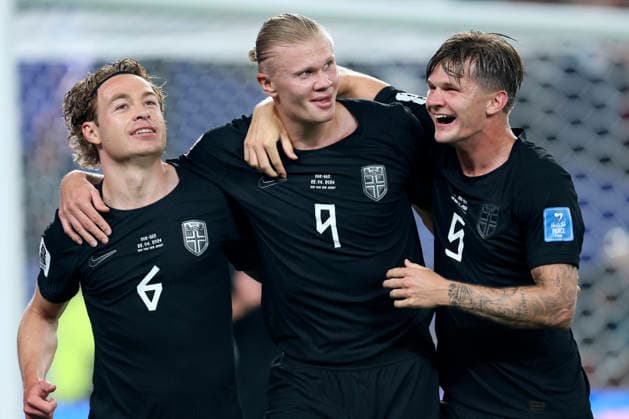 Norway v Senegal: Group I - FIFA World Cup, WM, Weltmeisterschaft, Fussball 2026 Patrick Berg, Erling Haaland and David Moller Wolfe of Norway celebrate 3rd goal during the FIFA World Cup 2026 Group I match between Norway and Senegal at New York New Jersey Stadium on June 22, 2026 in East Rutherford, United States. East Rutherford New York New Jersey Stadium NJ United States Copyright: xAllstarxPicturexLibraryxLtdx