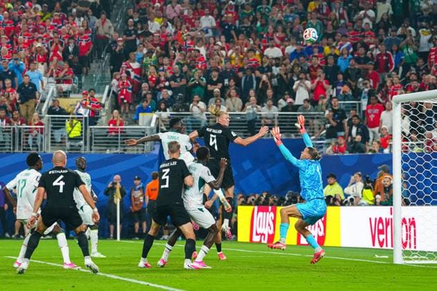 IsmaÃ¯la Sarr of Senegal heads the ball over the bar Norway v Senegal, 2026 FIFA World Cup, WM, Weltmeisterschaft, Fussball Group I, Football, New York New Jersey Stadium, East Rutherford, New Jersey, USA - 22 Jun 2026East Rutherford New York New Jersey Stadium New Jersey (NJ) United States of America EDITORIAL USE ONLY No use with unauthorised audio, video, data, fixture lists, club league logos or live services. Online in-match use limited to 120 images, no video emulation. No use in betting, games or single club league player publications.  Copyright: xJavierxGarcia Shutterstockx 16949464bb