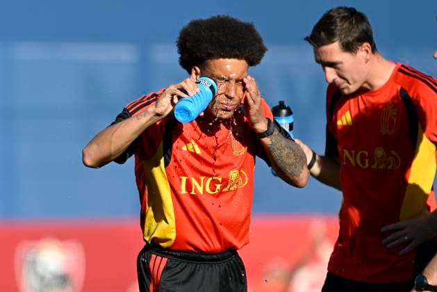 Belgian national football team - FIFA World Cup, WM, Weltmeisterschaft, Fussball 2026 - media activities 22 06 2026 RENTON, UNITED STATES OF AMERICA - JUNE 22 : Witsel Axel midfielder of Belgium gushes some water on his face pictured during a training session of the Belgian national football team during the FIFA World Cup 2026 on June 22, 2026 in Renton, United States of America, 22 06 2026 Renton United States of America  Copyright: xNicoxVereeckenx