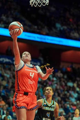 June 22, 2026, Uncasville, Connecticut, USA: Connecticut Sun guard Charlisse Leger-Walker (4) goes up for a shot during the game against the Chicago Sky at Mohegan Sun Arena WNBA, Basketball Damen, USA 2026: Chicago Sky At Connecticut Sun  - ZUMAw109 20260622_fap_w109_008 Copyright: xDebbyxWongx