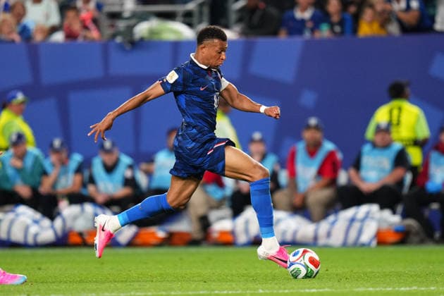 June 22, 2026: France Forward Kylian Mbappe (10) controls the ball during the second half of a World Cup Match against Iraq at Philadelphia Stadium in Philadelphia, Pennsylvania. CSM Philadelphia United States of America - ZUMAc04_ 20260622_zma_c04_245 Copyright: xKylexRoddenx