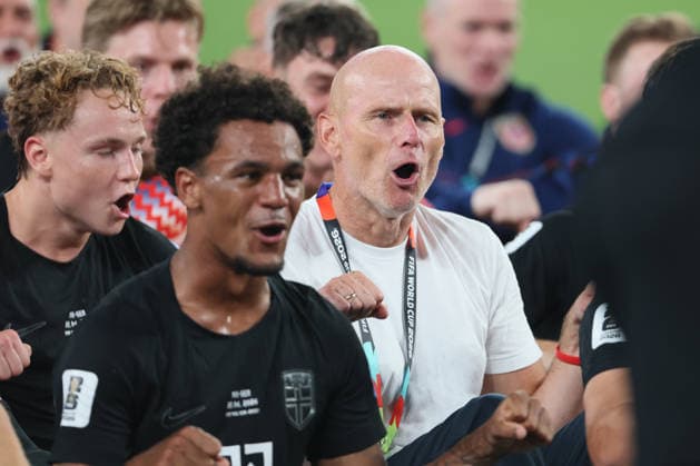 Norway v Senegal: Group I - FIFA World Cup, WM, Weltmeisterschaft, Fussball 2026 Andreas Schjelderup, Oscar Bobb and Stale Solbakken, Head coach of Norway celebrate by rowing after winning the FIFA World Cup 2026 Group I match between Norway and Senegal at New York New Jersey Stadium on June 22, 2026 in East Rutherford, United States. East Rutherford New York New Jersey Stadium NJ United States Copyright: xAllstarxPicturexLibraryxLtdx