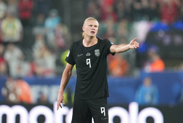Erling Haaland (Norway) looks on during Norway and Senegal, Group I FIFA World Cup, WM, Weltmeisterschaft, Fussball 2026, Met Life Stadium, New jersey, USA on June 22, 2026. Thor Wegner DeFodi Images. (Photo by DeFodi Images) - *** Erling Haaland of Norway looks on during the match between Norway and Senegal in Group I of the 2026 FIFA World Cup at MetLife Stadium in New Jersey, USA, on June 22, 2026. Photo by DeFodi Images, Thor Wegner.,detected_source_language