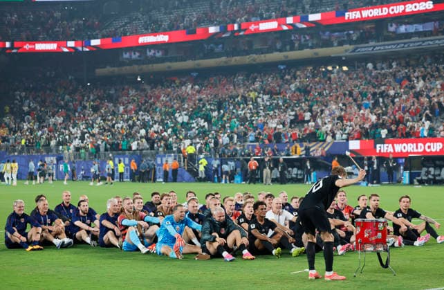 Norway v Senegal: Group I - FIFA World Cup, WM, Weltmeisterschaft, Fussball 2026 Martin Odegaard of Norway conducts his team to Row after winning the FIFA World Cup 2026 Group I match between Norway and Senegal at New York New Jersey Stadium on June 22, 2026 in East Rutherford, United States. East Rutherford New York New Jersey Stadium NJ United States Copyright: xAllstarxPicturexLibraryxLtdx