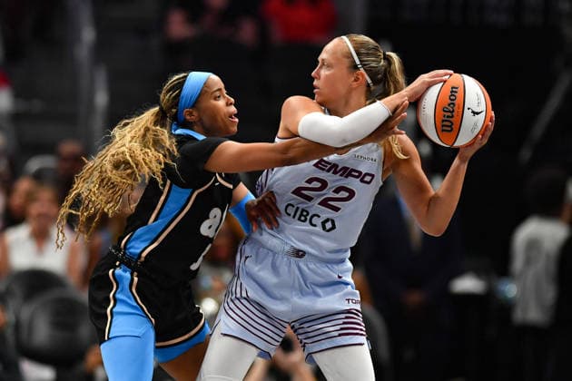 ATLANTA, GA - JUNE 22: Atlanta guard Jordin Canada (3) attempts to steal the ball from Toronto Tempo guard Julie Allemand (22) during the WNBA, Basketball Damen, USA game between the Toronto Tempo and the Atlanta Dream on June 22nd, 2026 at State Farm Arena in Atlanta, GA. (Photo by Rich von Biberstein Icon Sportswire) WNBA: JUN 22 Toronto Tempo at Atlanta Dream EDITORIAL USE ONLY Icon260622013